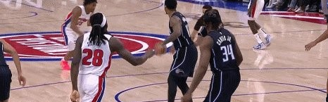 kaiyun-脚踝变形重伤 艾维腾飞之年却遭意外重创